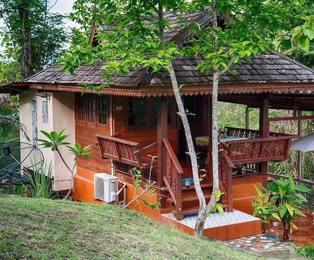 Exterior 16