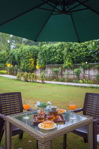 Food & Drinks 4, Alaya Stays 3 BHK with Pvt Pool-Daffodil, Delhi