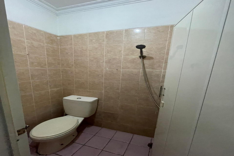 Bathroom, Hotel O Cibogo Guesthouse, Bandung