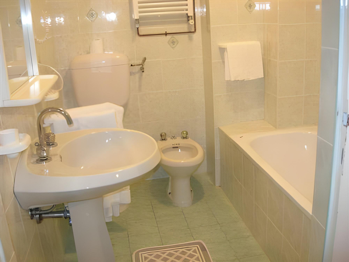 Bathroom 15