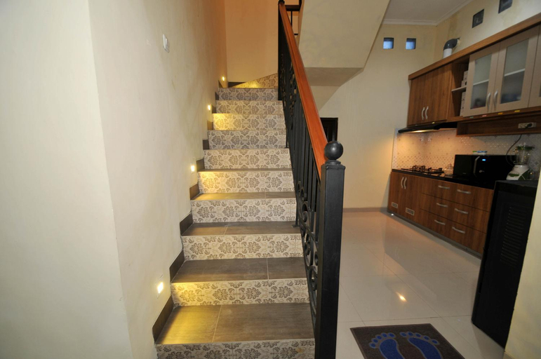 Others 5, Musafir Guesthouse, Solo