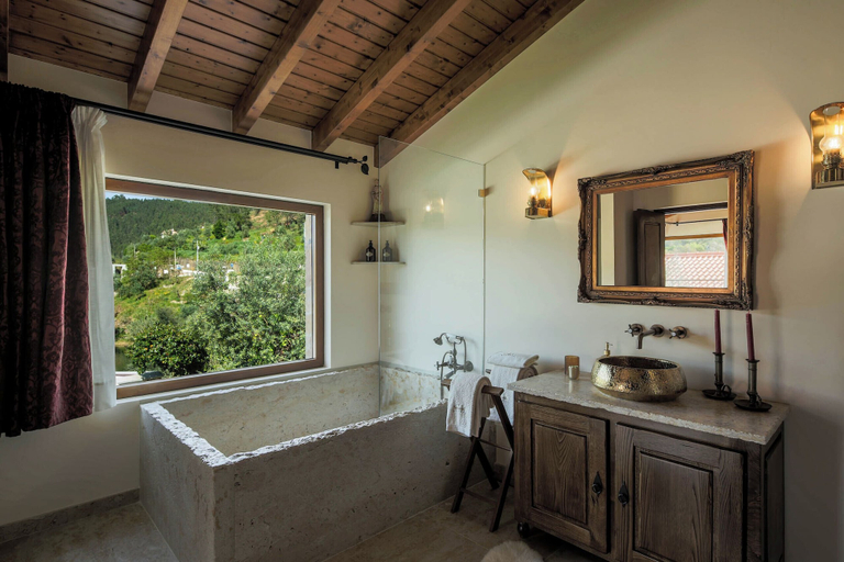 Bathroom 3, Reinado de Dom Dinis, Ferreira do Zêzere