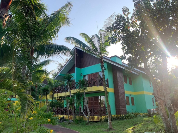Exterior 8