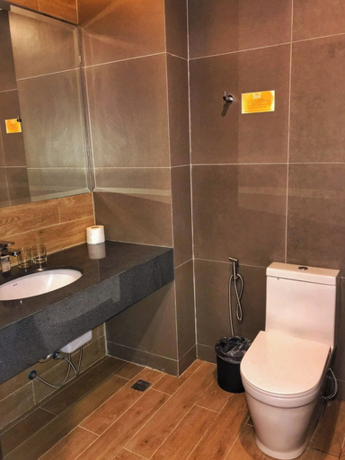 Bathroom 4, Crown Hotel Palawan at Harbour Springs, Puerto Princesa City