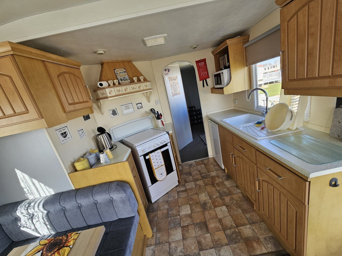 Others 3, Ingoldmells - Caravan- Sleeps 8 - Seaside - Wi-fi, Lincolnshire