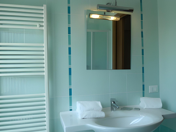 Bathroom 13