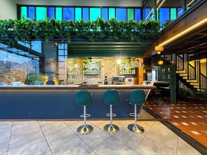 Food & Drinks 5, Hotel Green View - Behind Pramarth Niketan, Garhwal