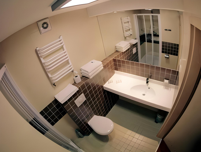 Bathroom 7