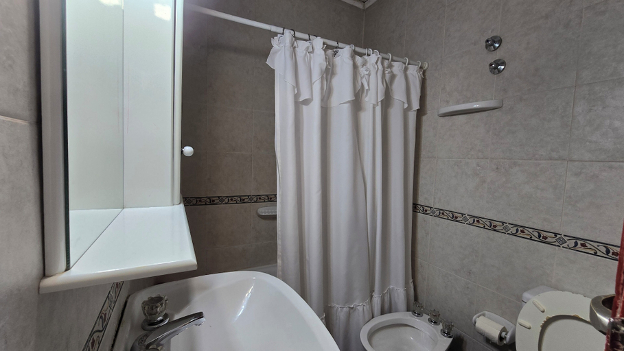 Bathroom 4, Hotel Upsala, Lago Argentino