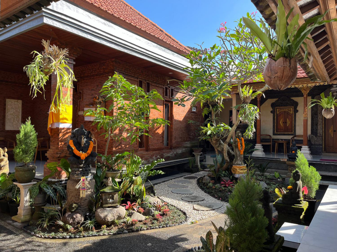 Others 3, Ananda House, Gianyar