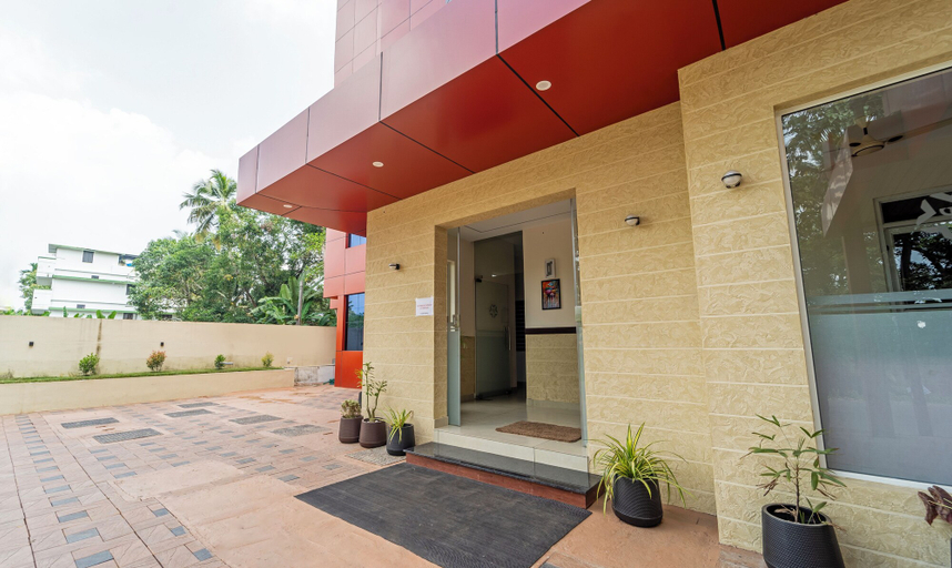 Exterior & Views 2, Treebo Thoduvas Star Plaza Cochin Airport, Ernakulam