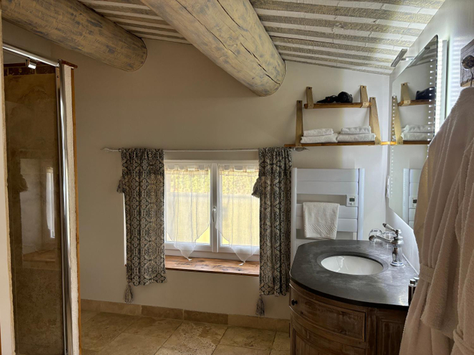 Bathroom 5, La petite plaine, Drôme