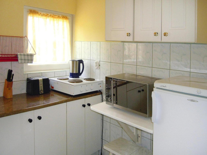 Private kitchen 2, Holiday Home With a Garden, Close to the Lake, Koszalin
