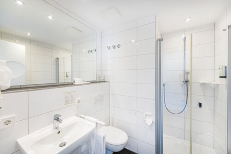 Bathroom 3, Hotel Cochemer Jung, Cochem-Zell