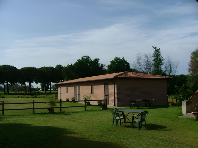 Exterior 8