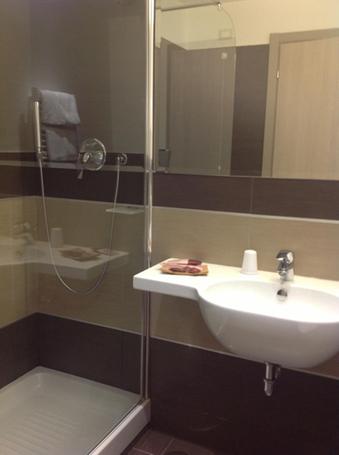 Bathroom 4, Hotel California, Rome
