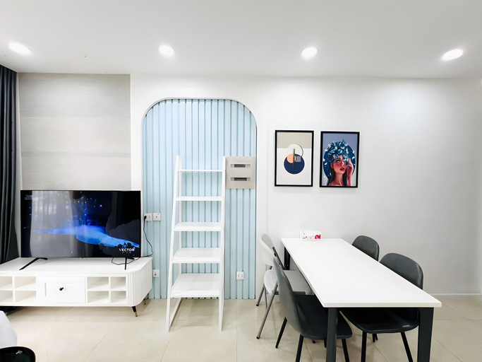 Dining Room 10