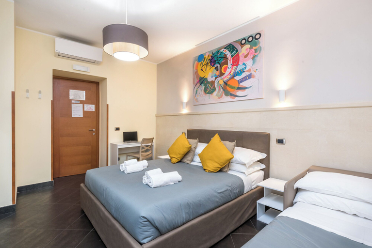 Bedroom 4, Cardinal Inn, Rome