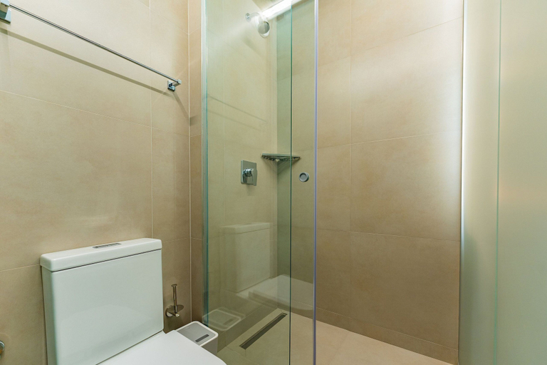 Bathroom 5, Linked Batel by Xtay, Curitiba