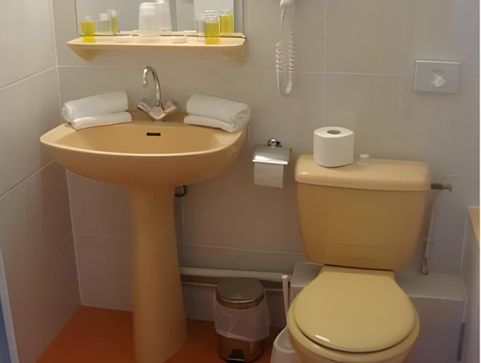 Bathroom 7