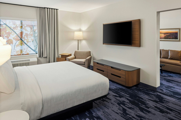 Bedroom 4, Fairfield Inn & Suites by Marriott Cedar Rapids North, Linn
