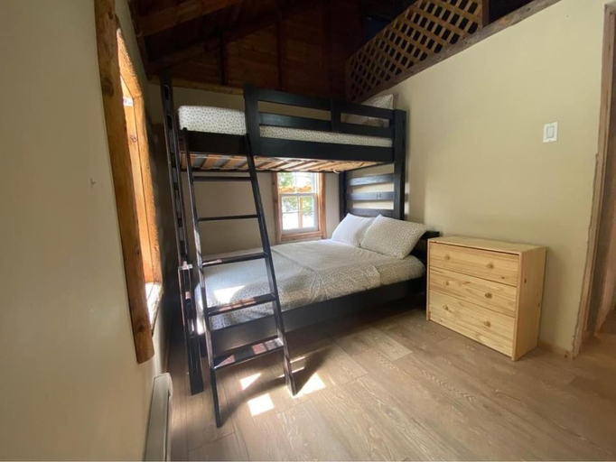 Bedroom 3, LakeFront Sandbanks Cherry Valley Family Camp, Prince Edward