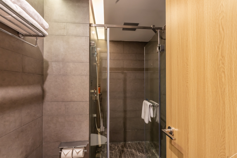 Bathroom 3, Orange Hotel Wuhan Yellow Crane Tower Yangtze River Bridge, Wuhan