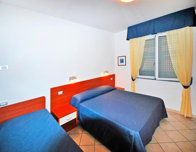 Room 5, Holiday Flat in Pretty Residence With Communal Pool in Pietra Ligure, Savona