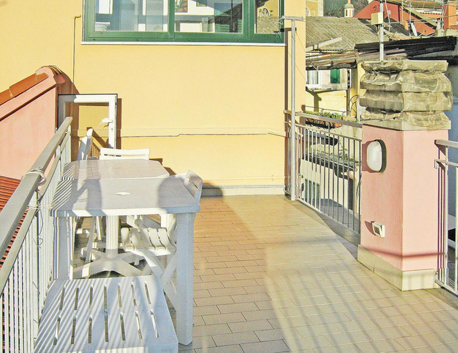 Others 4, Apartment in Mongelia, Genova