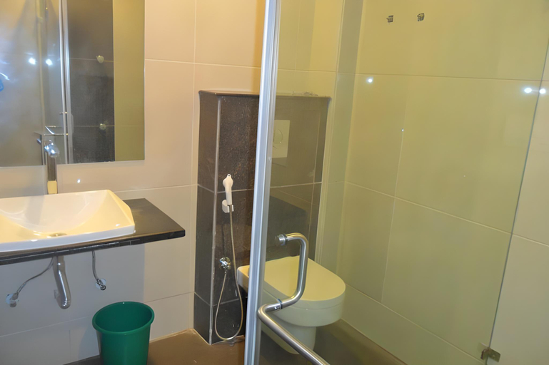 Bathroom 15