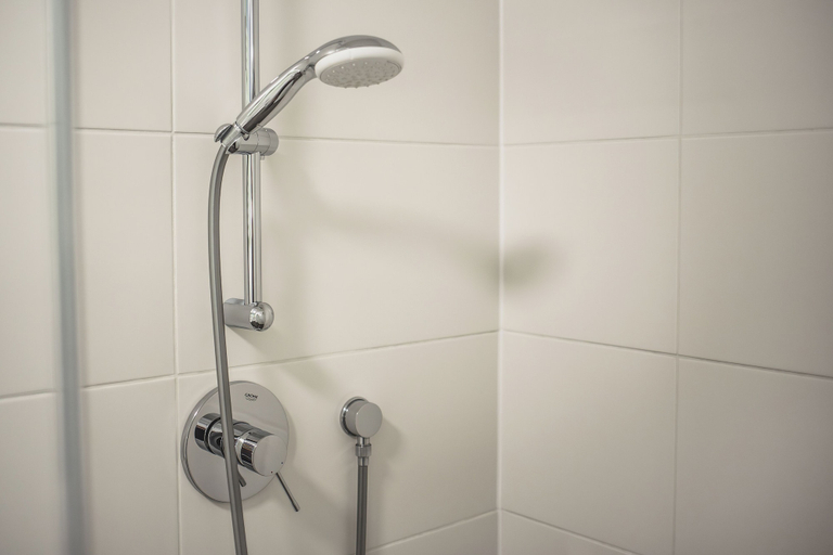 Bathroom 5, The Circus Living, Berlin