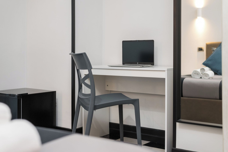 Bedroom 2, Cardinal Inn, Rome
