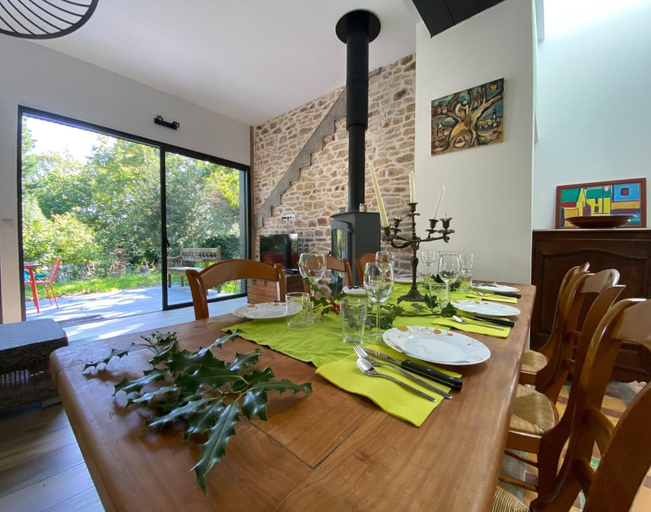 Dining 4, Holiday Home in Kerfany Near Beaches & Trails, Finistère