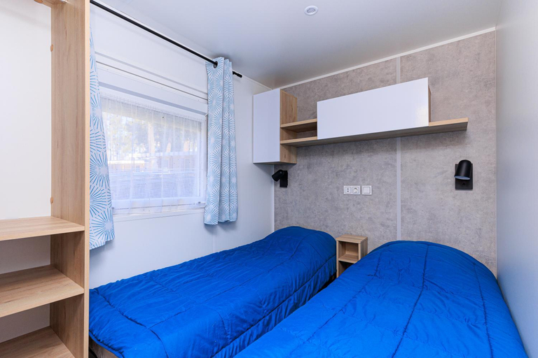 Bedroom 2, Mobile-home Alain, Landes