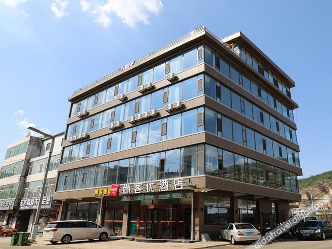 Exterior & Views