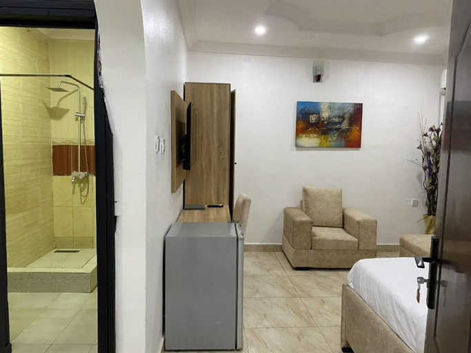 Others, Zeks Place Hotel, Kosofe