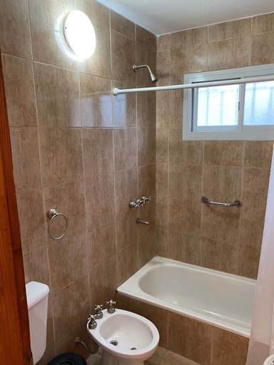 Bathroom 3, Posada d'lua, Santa María