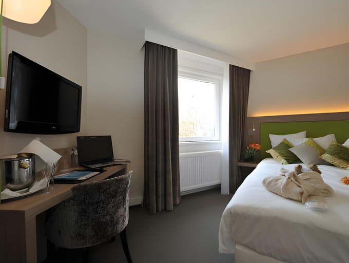 Bedroom 8