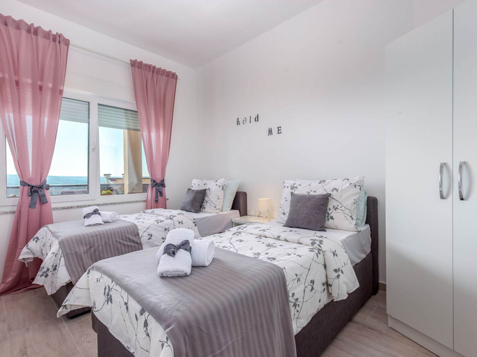 Bedroom, Spacious Apartment With Swimming Pool and Jacuzzi, Sea View, Crikvenica