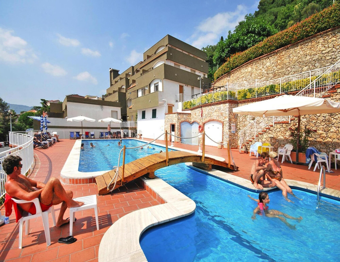 Pool 2, Holiday Flat in Pretty Residence With Communal Pool in Pietra Ligure, Savona