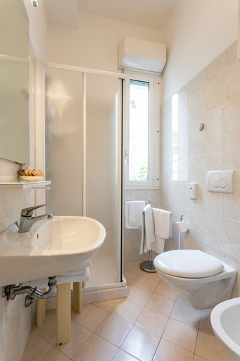 Bathroom 4, Hotel Baya Strand, Ravenna