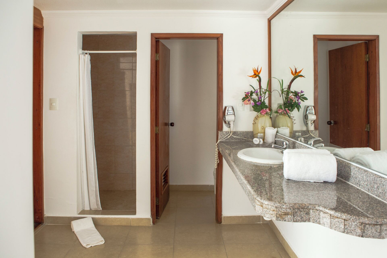 Bathroom, Sunsol Isla Caribe, Antolín del Campo