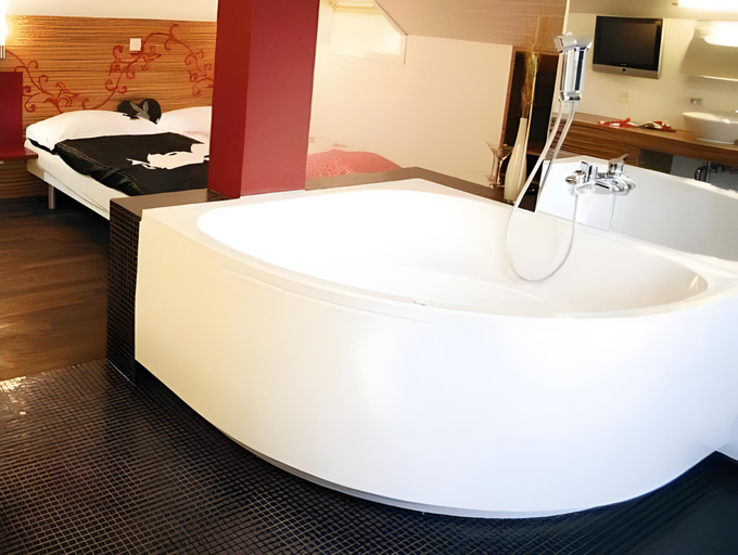 Bathroom 12