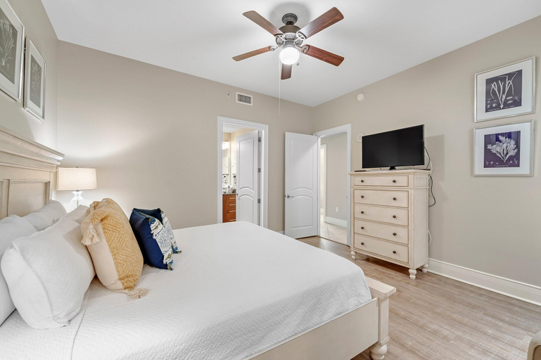 Bedroom 3, Turquoise C702, Baldwin