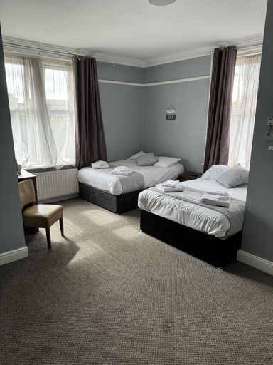 Bedroom 2, Holystone Bar and Restaurant, North Tyneside