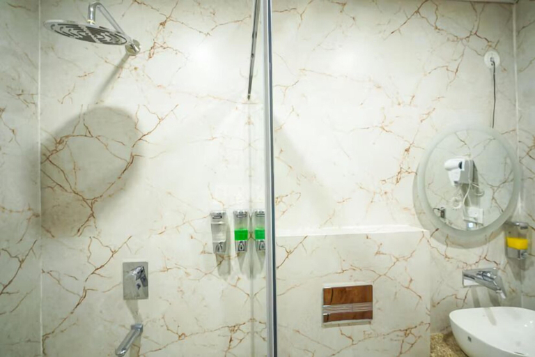 Bathroom 5, Hotel Nirvana Bliss Behind Parmarth Niketan, Garhwal