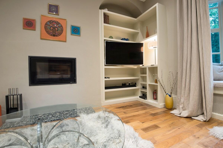 Others 5, Apartment 1 - The Grove, Durham