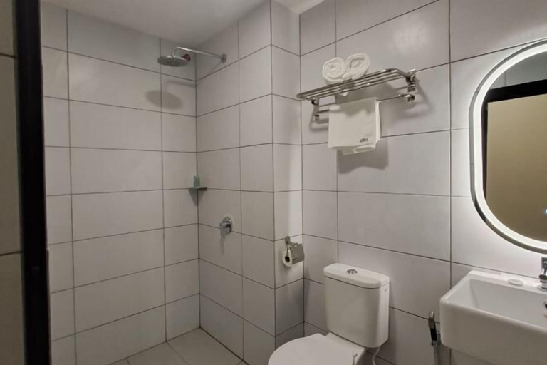 Bathroom 12