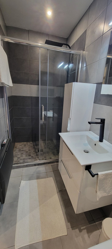 Bathroom 5, Mas les jasses, Hérault