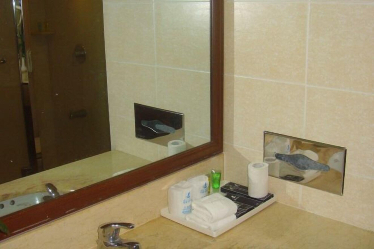 Bathroom 3, Lihua Hotel Haikou, Haikou